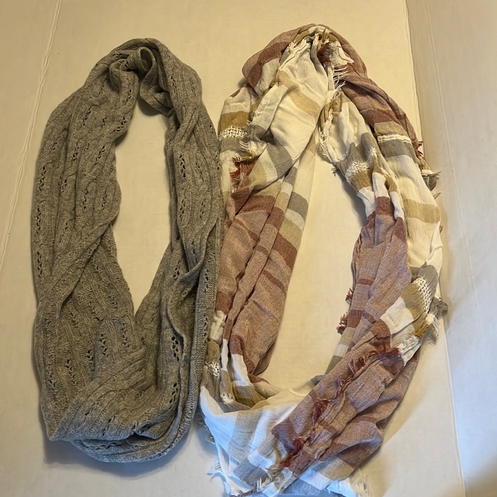 Scarfs - Picture 1 of 3